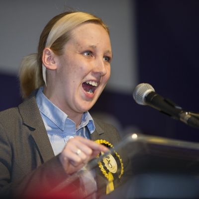 Britannian nuorin kansanedustaja sitten vuoden 1667 Mhairi Black puhuu kannattajilleen.
