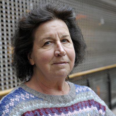 Näyttelijä Kristiina Elstelä Bio Bristolin aulassa Helsingissä 3. maaliskuuta 2010.