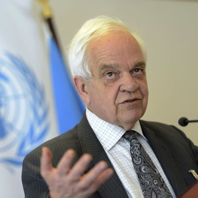 Kanadan maahanmuuttoministeri John McCallum puhuu lehdistötilaisuudessa Genevessä, Sveitsissä 30. maaliskuu 2016 UNHCR:n isännöimässä korkean tason konferenssissa. Konferenssissa haettiin ratkaisuja Syyrian pakolaistilanteeseen.