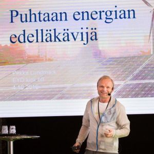 Som chef tycker Pekka Lundmark att det är viktigt att man är klar och tydlig. Pekka Lundmark föreläser.