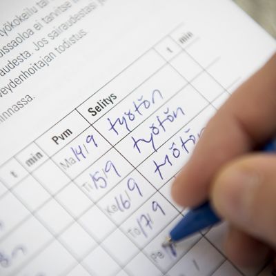 Kelan työttömänä -kaavaketta täytetään.