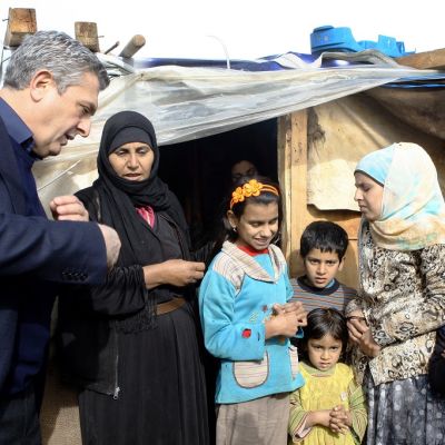 YK:n pakolaisjärjestön UNHCR:n Filippo Grandi tapasi Syyrian pakolaisia leirillä Libanonissa. Useat leirillä olevista perheistä olivat joutuneet pakenemaan Deir ez-Zorista ja Raqqasta.