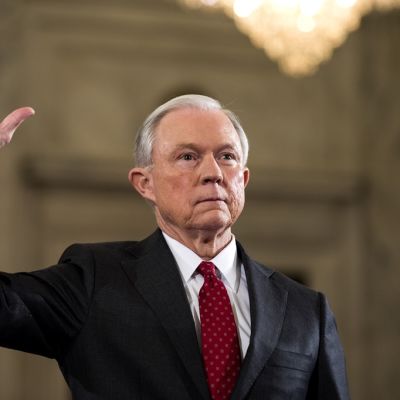 Oikeusministeriksi noussut senaattori Jeff Sessions on kuulunut pitkään Trumpin tukijoihin.