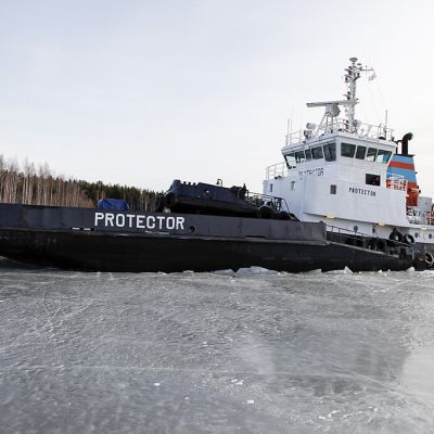 Jäänmurtaja Protector avaamassa Saimaan kanavaa lauantaina 5. huhtikuuta 2014.