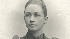 Porträtt av ett porträttproffs. Hilma af Klint 1901. Fotoporträtt av konstnären Hilma af Klint. Från 1901.