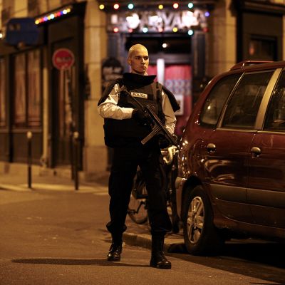 Poliisi vartiossa lähellä ampumavälikohtauksen tapahtumapaikkaa Pariisin keskustassa.