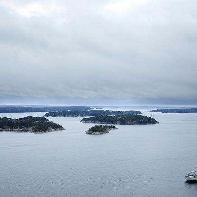 Ilmakuva HMS Kullen -laivasta Ruotsin saaristossa 19. lokakuuta.