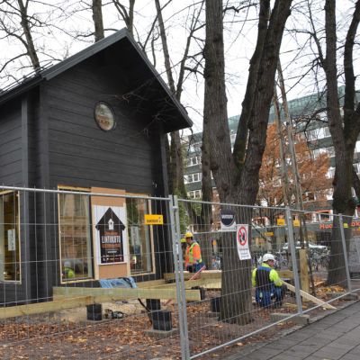 Mökkiä rakennetaan