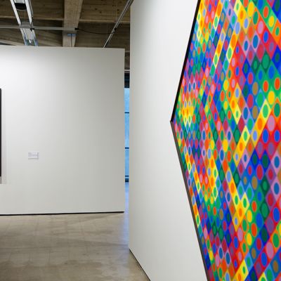 Victor Vasarelyn maalauksia on esillä Espoon modernin taiteen museossa.