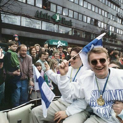 Kultajoukkueen kootiinpalua juhlittiin Helsingissä.