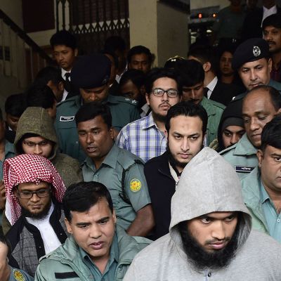 Bangladeshin poliisi toi syytettyjä oikeuteen 31. joulukuuta Dhakassa.