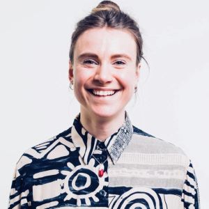 Antonia Simon är ordförande för Mensen. Hon tycker att attityderna ska förändras så att det inte är pinsamt att fråga sin kollega om en tampong. Antonia Simon.