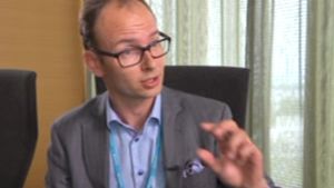 Jos uusilla välineillä saadaan vakuutetut muuttamaan elintapojaan edes vähän terveellisemmiksi, on älyhenkivakuutus-hankkeen vetäjä Ville Niiranen tyytyväinen LähiTapiolan Chief Underwriter Ville Niiranen on tyytyväinen, jos henkivakuutettujen elämäntavat paranevat edes vähän aktiivisuusrannekkeen takia.