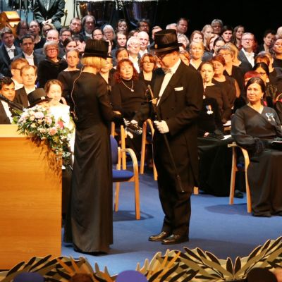 Monacon ruhtinas Albert toinen vierailee tänään Rovaniemellä. Albert vastaanottaa Lapin yliopiston kunniatohtorin arvonimen työstään ympäristönsuojelussa ja ilmastonmuutoksen vastustamisessa.