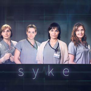 Traumaosastolla työskentelevät neljä naista, jotka ovat pääsosassa Sykkeessä.