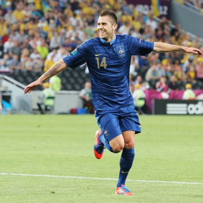 Jeremy Menez juhlii ottelun avausosumaa.