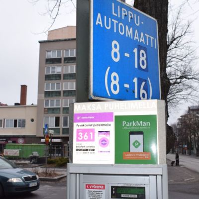 Lippuautomaatti pysäköintiautomaatti Porissa Eetunaukiolla
