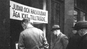 Vardagsantisemitism i gatubilden i Stockholm i början av 1940-talet. Vardagsantisemitism i gatubilden i Stockholm i början av 1940-talet.