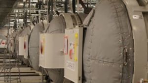 Iran började pumpa in urangas i över 1000 centrifuger i den underjordiska kärnanläggningen i Fordow. Iran började pumpa in urangas i över 1000 centrifuger i den underjordiska kärnanläggningen i Fordow