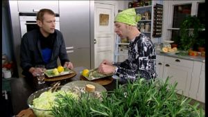 Matias och Stefan avnjuter tre fiskrätter. Matias och Stefan avnjuter tre fiskrätter.