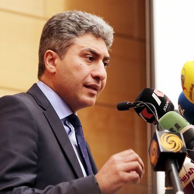 Egyptin ilmailuministeri Sherif Fathy tiedotustilaisuudessa Kairossa torstaina.
