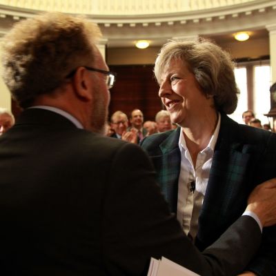 theresa may ja joku mies