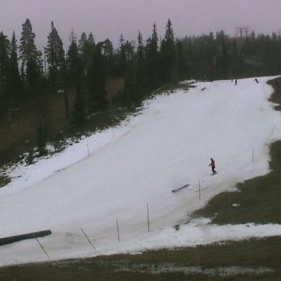 Rukakeskuksen talvikauden aloittanut Saaruan rinne 20. lokakuuta 2015.
