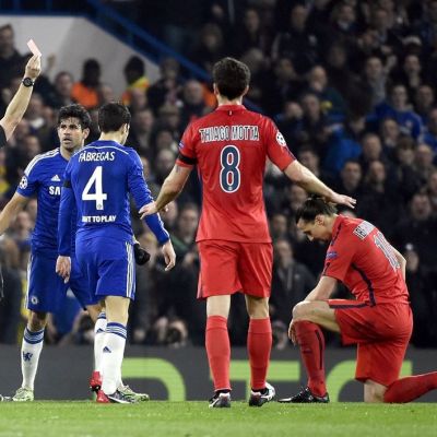Zlatan Ibrahimovic (oik.) sai punaisen kortin