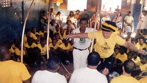 Juha Vasku capoeiran pyörteissä Juha Vasku capoeiran pyörteissä (Salvador, Brasilia)