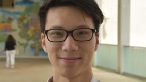 Studeranden Billy Liu anser att det är orättvist att han inte har rätt att rösta i söndagens val. Studeranden Billy Liu anser att det är orättvist att han inte har rätt att rösta i valet i Hongkong den 26 mars 2016.