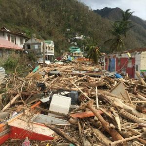 Förödelse på Dominica efter orkanen Maria. Bråte på ön Dominica efter orkanen Maria.