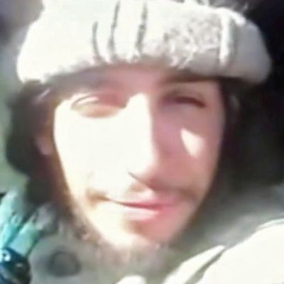 Kuva Isisin päiväämättömästä propagandavideosta, jossa sanotaan esiintyvän Abdelhamid Abaaoud.