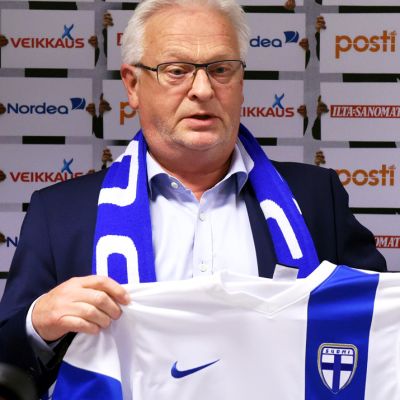 Suomen jalkapallomaajoukkueen päävalmentaja Hans Backe