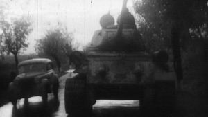 Neuvostojoukot saapuvat tankeilla Unkariin.