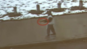 Stillbild ur den video som polisen publicerade. Stillbild ur den video som polisen i Cleveland publicerade.