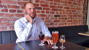 André Brunnsberg tror att det inom fem år finns närmare 140 små bryggerier i vårt land. André Brunnsberg, ölskribent.