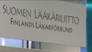 Finlands läkarförbund är emot en legalisering av eutanasi, men undersöker för tillfället om det finns behov för en ändring i riktlinjerna. Finlands läkarförbund skylt
