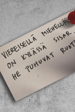 Muistilappu, jossa lukee "Viereisellä miehellä on kylässä sisar. He puhuvat ruotsia.".