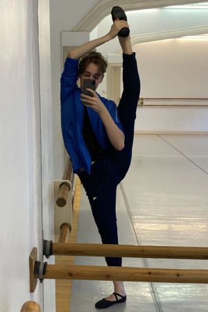 Balettitanssija Marko Juusela selfiessä koronakeväänä 2020.