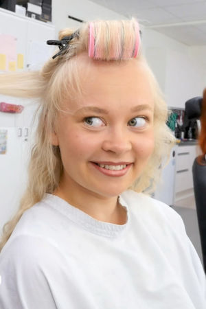 Näyttelijä Eeva Rajakangas Uusi Päivä -sarjasta.