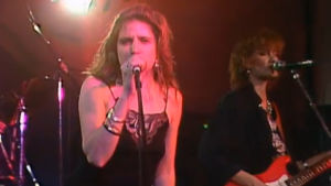 Ilona esiintyy 1987.