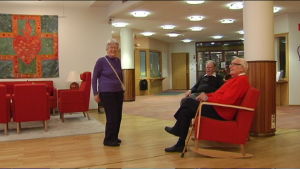 Ebba Holmberg, Carl Mesterton och Dage Forsell ger perspektiv på nyårslöftena. Ebba Holmberg, Carl Mesterton och Dage Forsell, Folkhälsans seniorhus i Helsingfors