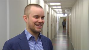 Inom vårdbranschen är nollavtal aldrig ett initiativ från arbetstagaren, säger Tehys jurist Matias Nyman. Matias Nyman, jurist på Tehy