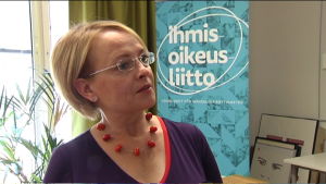 Johanna Latvala, projektchef för Förbundet för Mänskliga Rättigheter, säger att det är svårt att hjälpa offer som utsätts för hedersrelaterat våld. Johanna Latvala, projektchef, Förbundet för Mänskliga Rättigheter