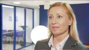 "Det här förslaget är ett steg mot mera öppenhet i lönefrågor", säger Katarina Murto vid STTK. Porträtt på Katarina Murto, chef vid STTK