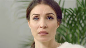 Vera (Alida Morberg) På bilden syns Alida Morberg som spelar karaktären Vera i tv-serien Amningsrummet.