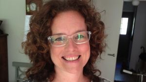 Att vi blev mormoner var nog mera ett affärs-beslut, säger Penelope Colston. Penelope Colston ler