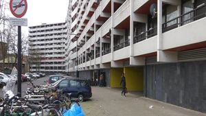 Gata i Bijlmermeer Gata i invandrarområdet Bijlmermeer i Amsterdam