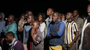 yleisö katsoo Kiberaa