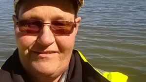 Sussi Björkman säger att trafikmängderna i påsk varit liknande som under föregående år. houtskärsbon sussi björkman ute på havet
